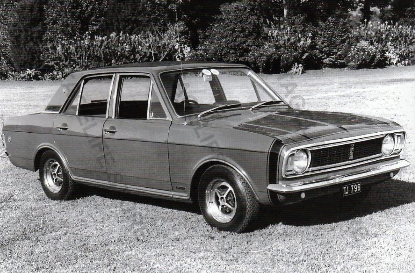 Ford Cortina Mk2 Perana V6, 1968 — South African Press Photograph