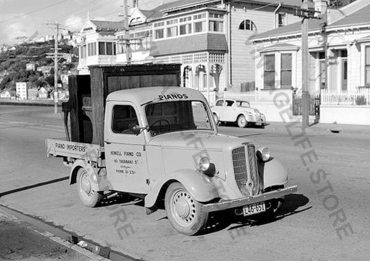 Bradford Delivery Truck – Howell Piano Company, Wellington, c.1950
