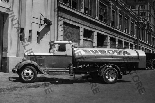 Fargo Europa Fuel Tanker, Wellington, New Zealand, c.1936